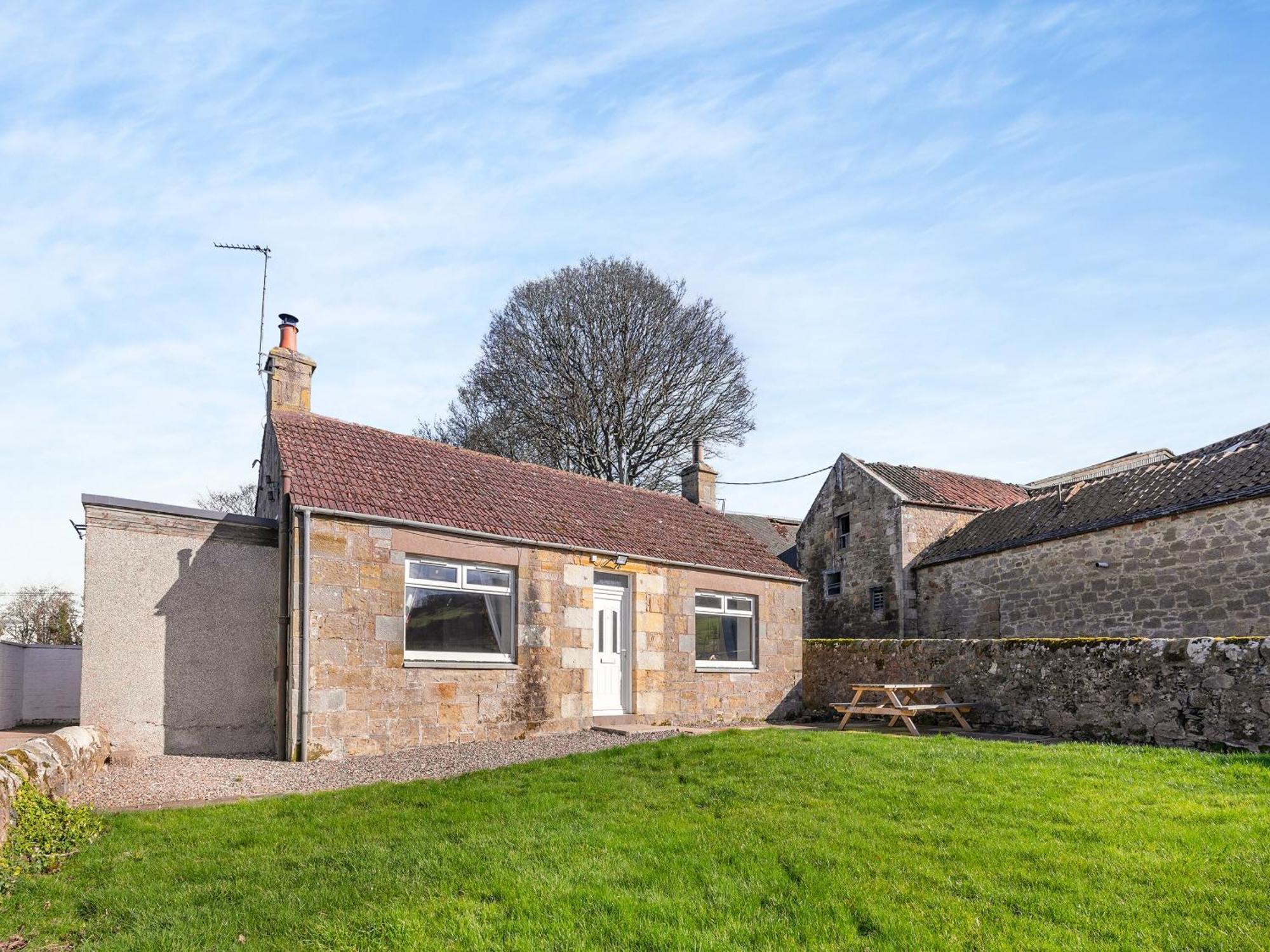 The Old Shepherds Cottage Pitlessie Exterior photo